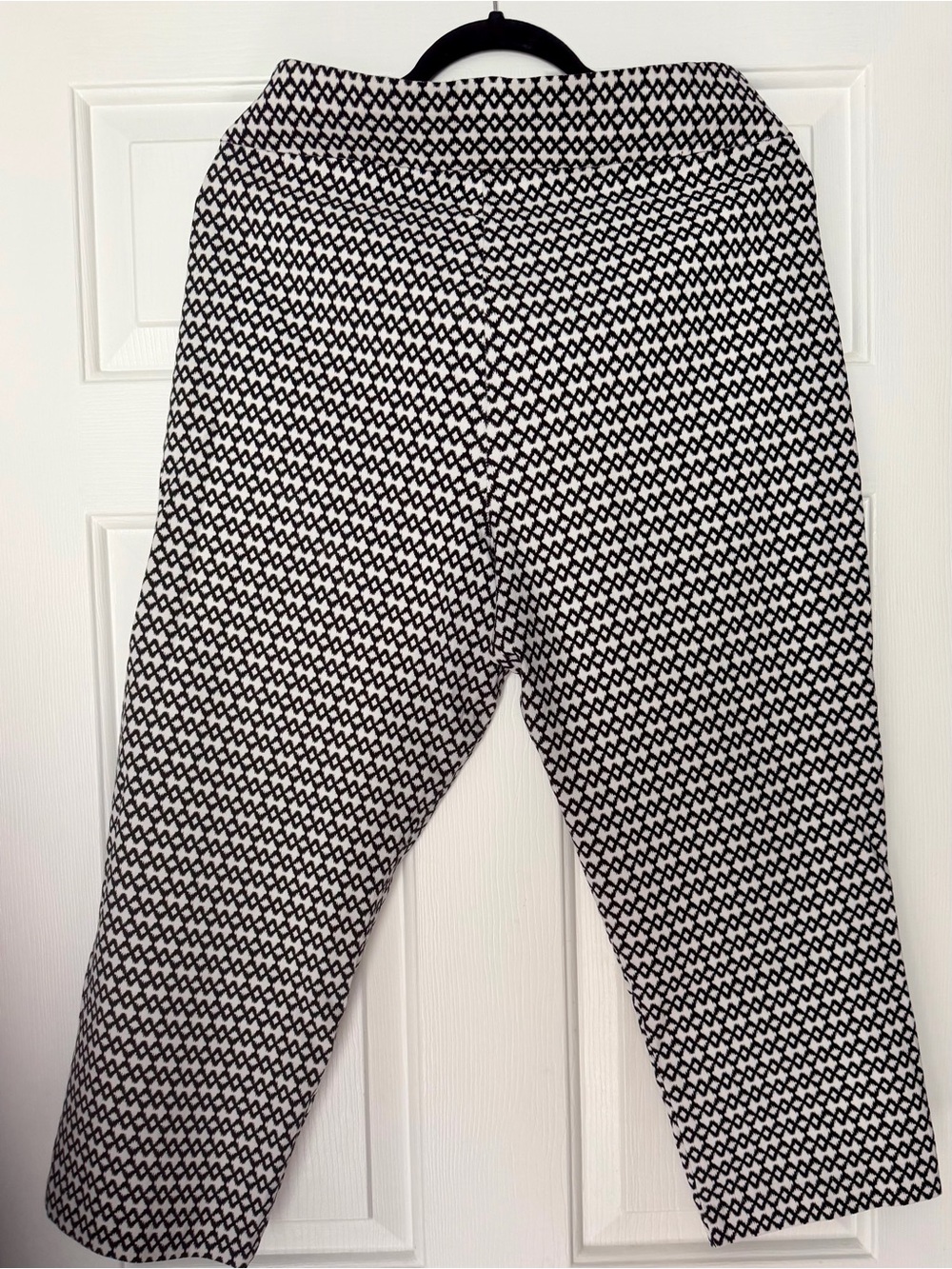 Premise Black and White Geometric Capri Pants
